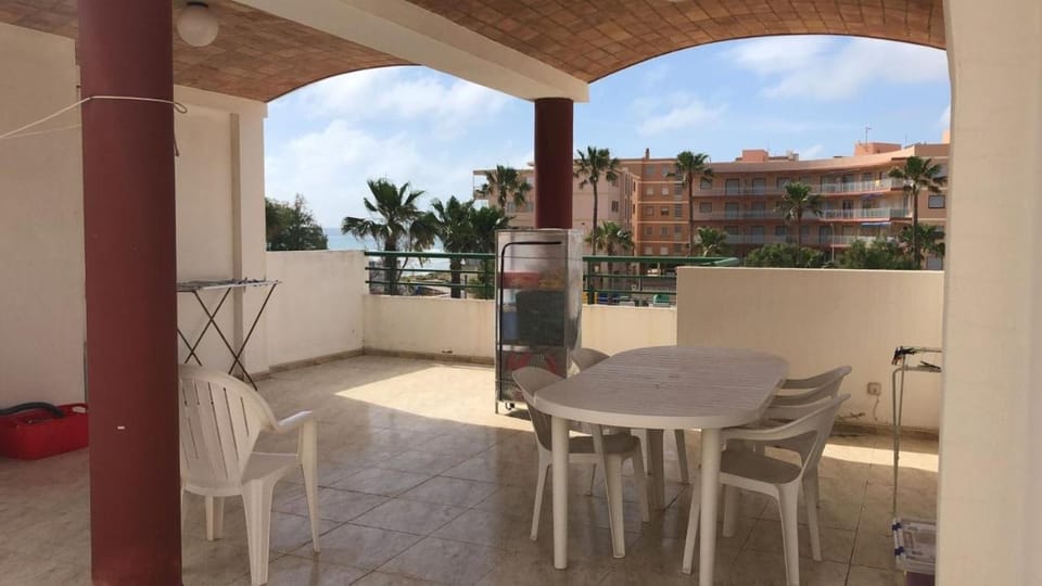 Primer piso de 2 habitaciones en unifamiliar frente al mar Apartment in Ribera Baixa