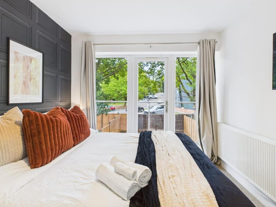 Saxon Way Home by Signature Stays - Leisure Centre - Pool & Spa - Parking House in Wychavon District