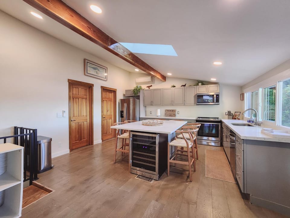 Bremerton Waterfront Views House in Bainbridge Island