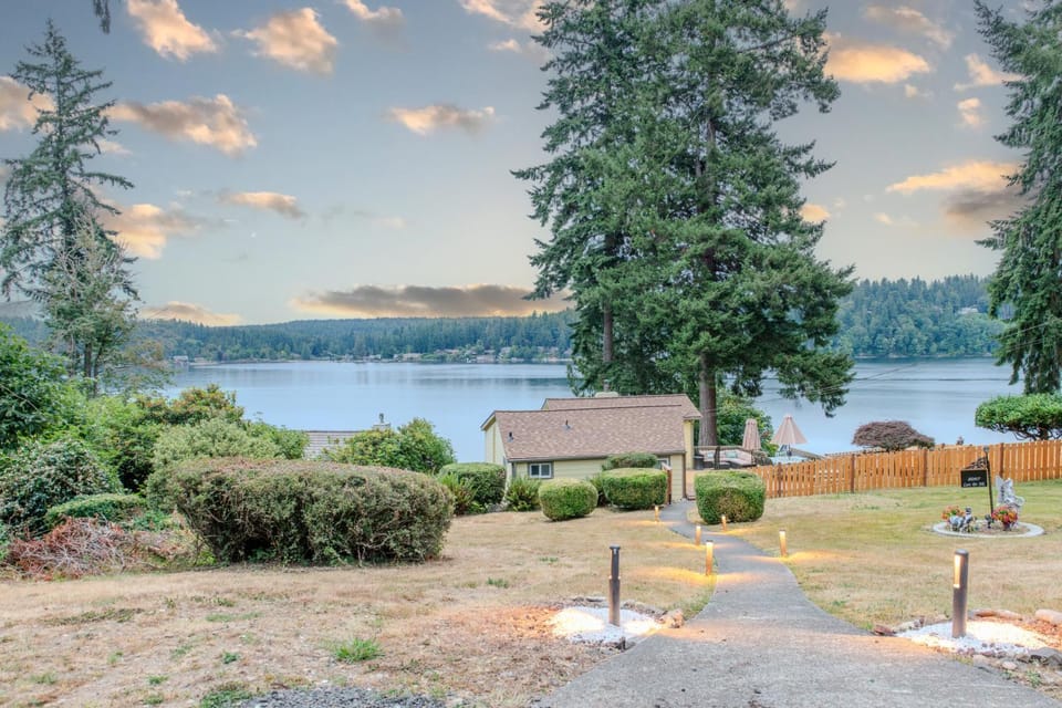 Property building, Day, Natural landscape, Mountain view, Sea view