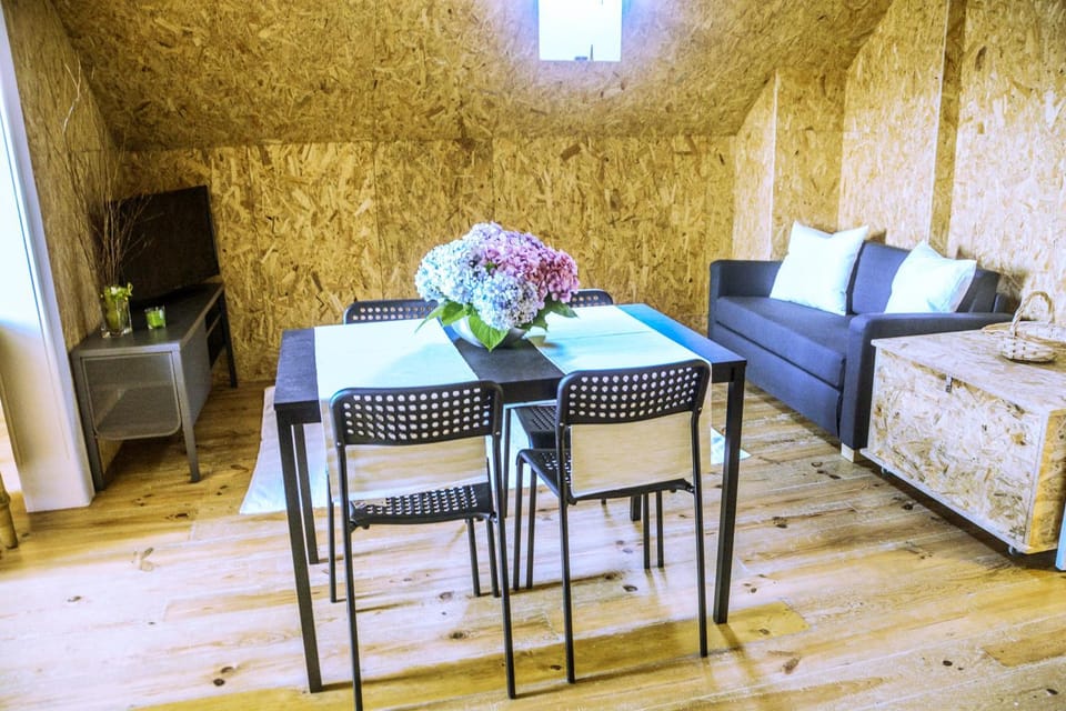 Spring, Day, TV and multimedia, Living room, Other, Decorative detail, Seating area, Dining area, Bedroom, On site