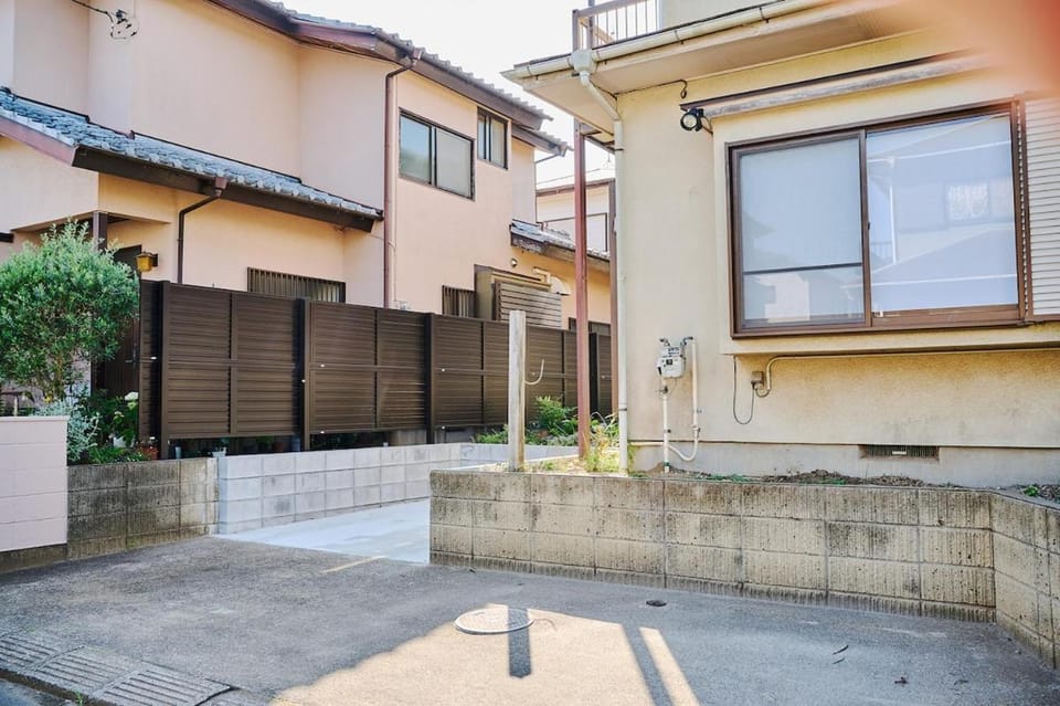 Property building, Day, Neighbourhood