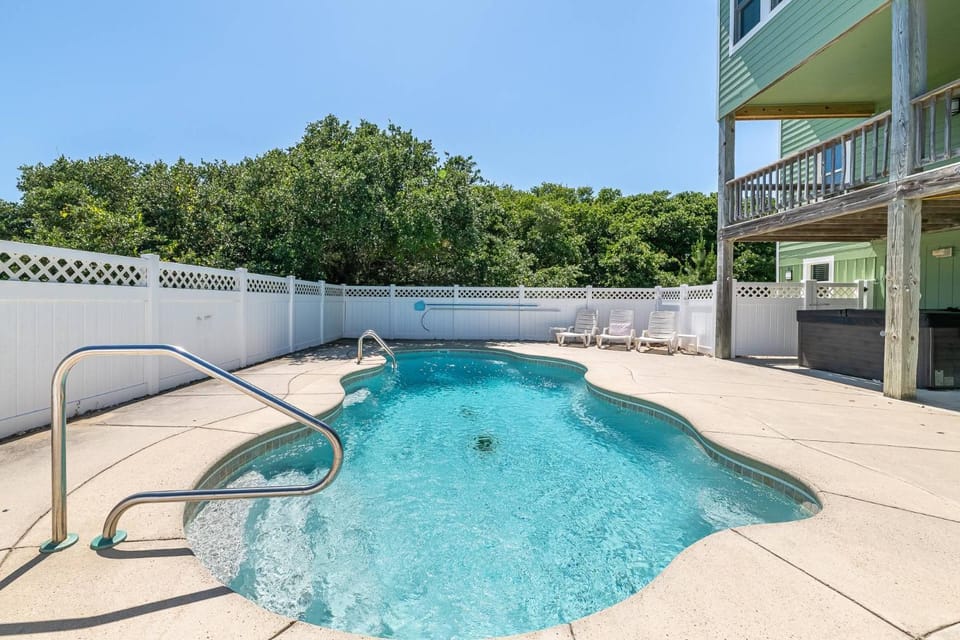 Shore-ly Blessed - Corolla, Whalehead, 900 Ft to Beach, Pool, Hot Tub, Ocean Views, Pets OK, Dog Run Area House in Corolla