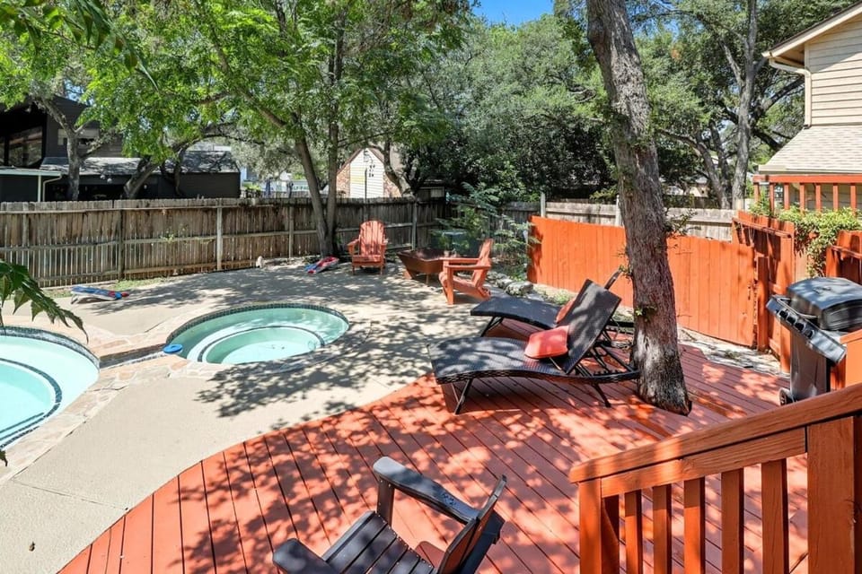 Hot Tub, Swimming pool