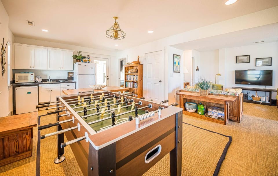 Shorehaven Too - Duck, Carolina Dunes, Ocean View, 220 Yds to Beach, Rec Room, Foosball House in Duck