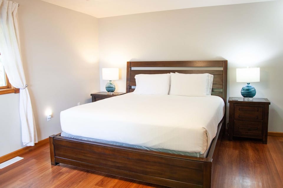 Break Away Hot Tub Lake Access & Game Rooms House in Varick