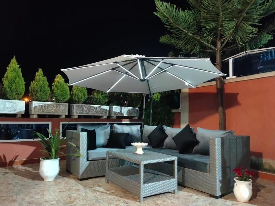 Patio, Night