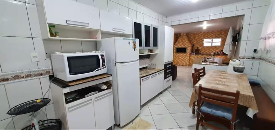 Kitchen or kitchenette, Dining area, oven, stove