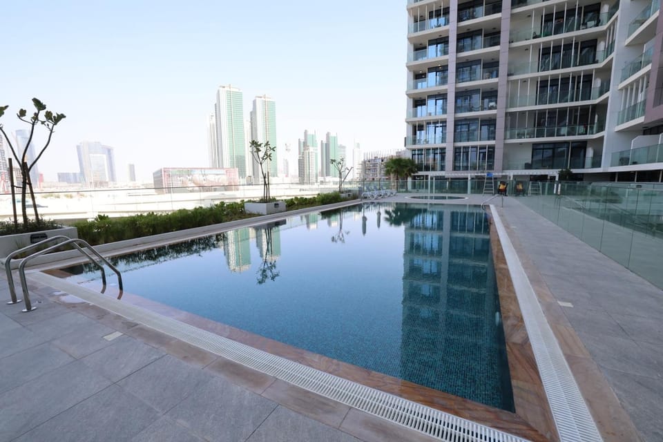 Sea View 1BR in Maryah Vista near Cleveland Apartment in Abu Dhabi