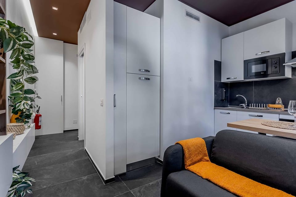 Kitchen or kitchenette, Living room, Seating area, Dining area, minibar, oven, stove, wardrobe
