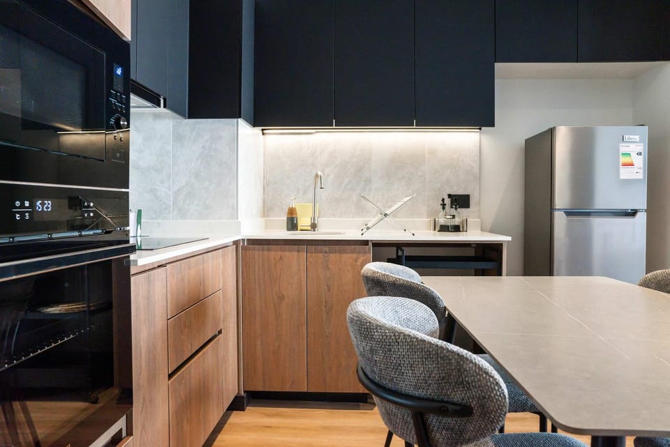 Parkside Oasis Stylish 2BR Retreat with Pool BBQ & Gym Access Apartment in Providencia