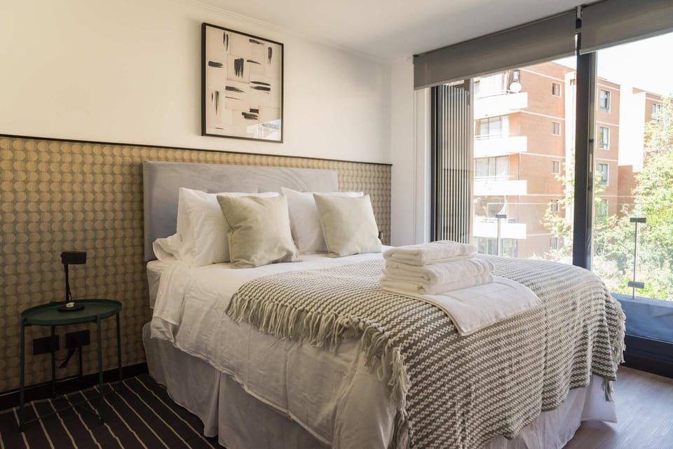 Parkside Oasis Luxe 2BR Retreat w Pool BBQ & Gym Access Apartment in Providencia