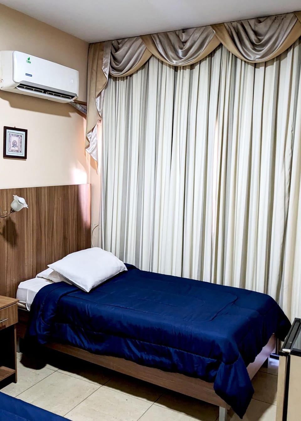Bed, air conditioner
