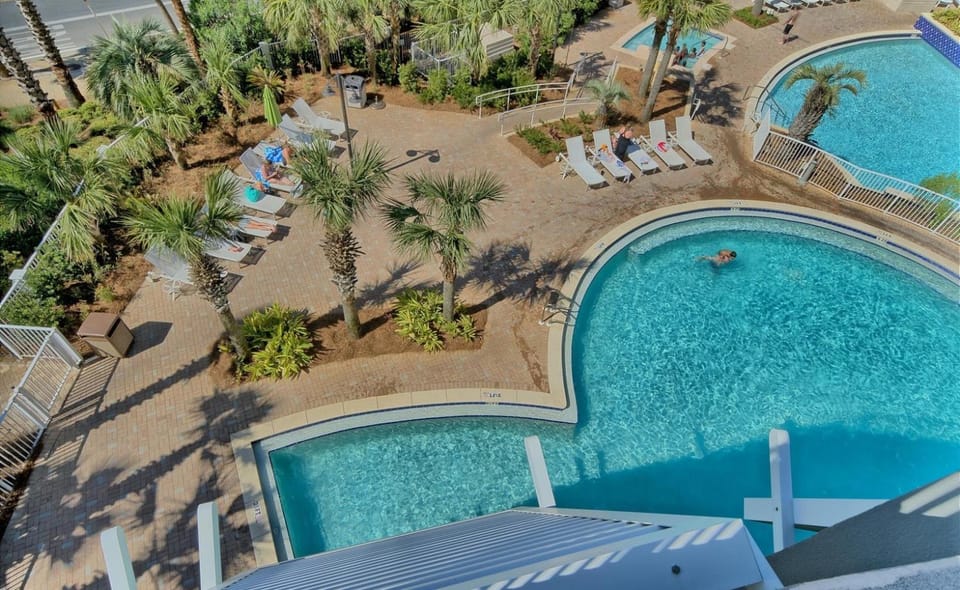 Bird's eye view, Swimming pool