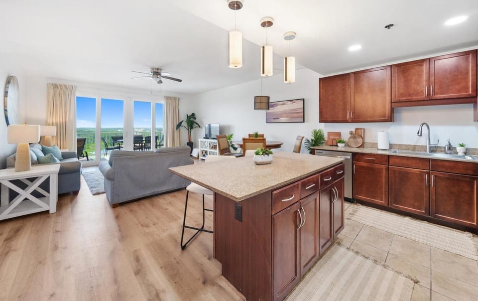 Kitchen or kitchenette, Living room, Dining area