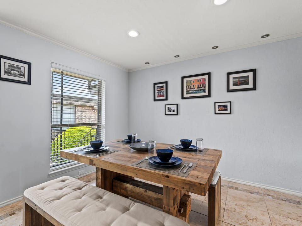 Spacious Preston Hollow Condo Apartment in Dallas