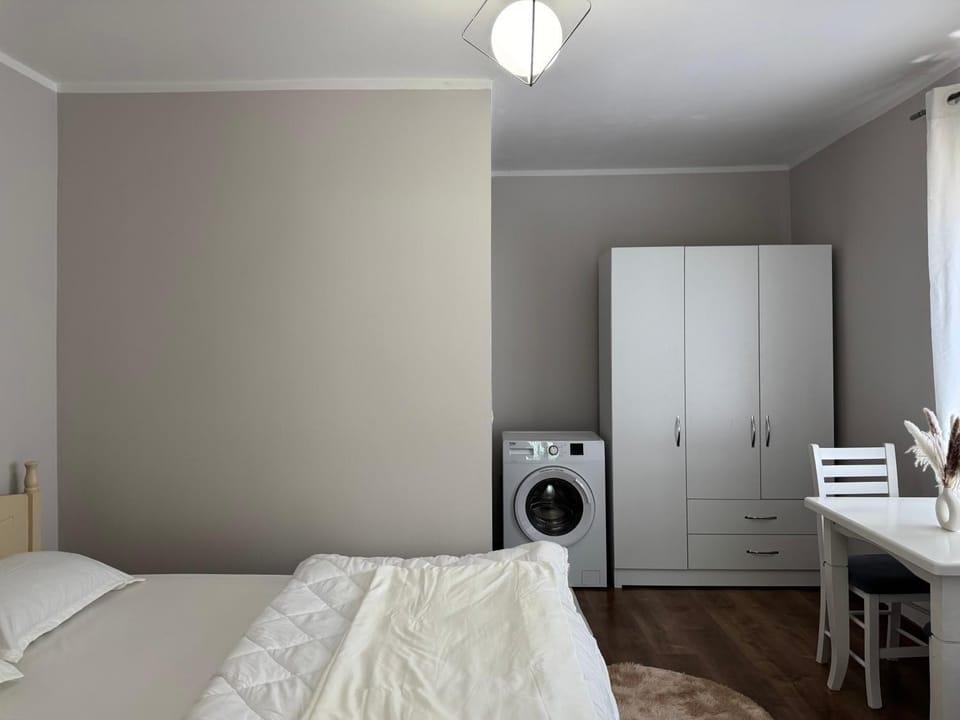 Bedroom, wardrobe