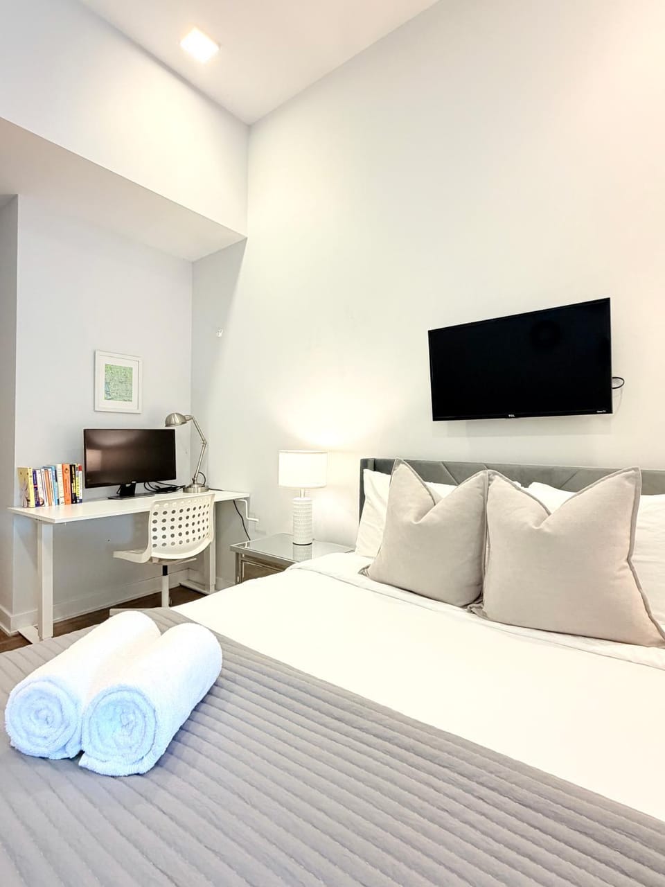 Photo of the whole room, Seating area, Bedroom, towels