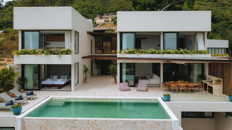 Property building, Balcony/Terrace, Pool view, Swimming pool
