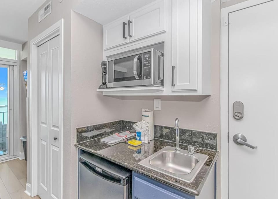Direct Ocean Front Studio Newly Renovated House in Myrtle Beach