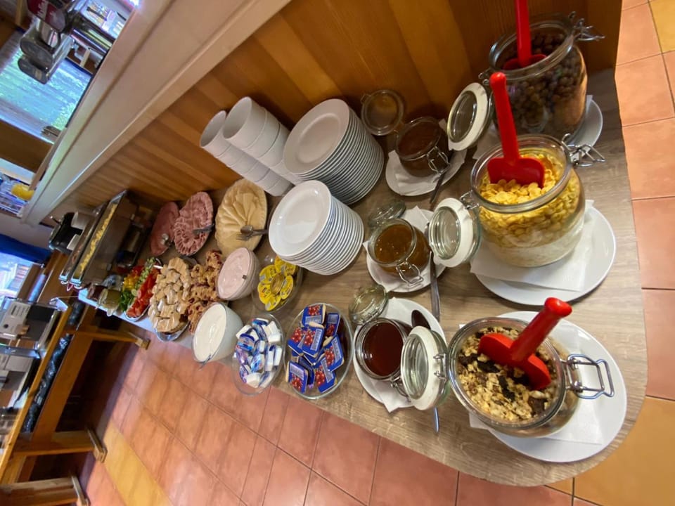 Food and drinks, Buffet breakfast