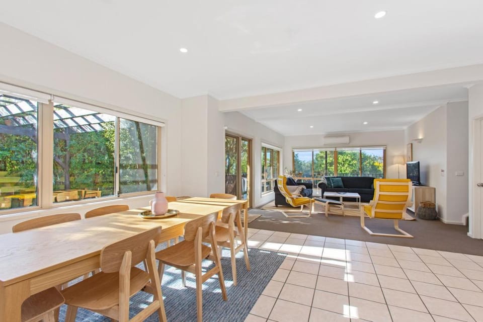 APOLLO BAY HOLIDAY HOUSE - family home wifi House in Apollo Bay