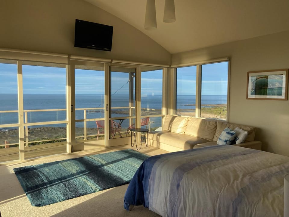 PANORAMA VIEWS - spectacular ocean views House in Apollo Bay