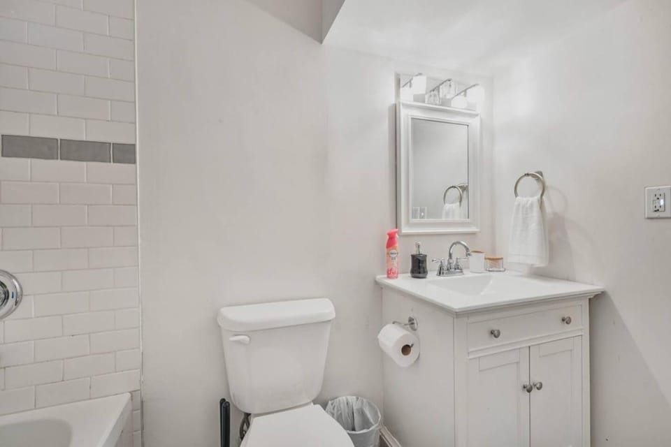 Toilet, Bathroom, towels