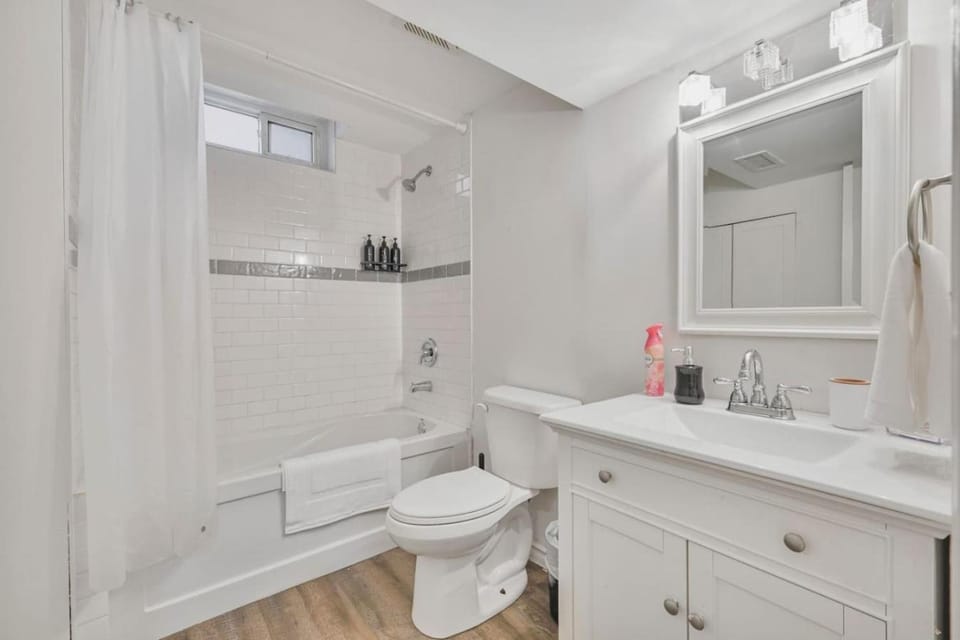 Shower, Toilet, Bathroom, Bath, towels
