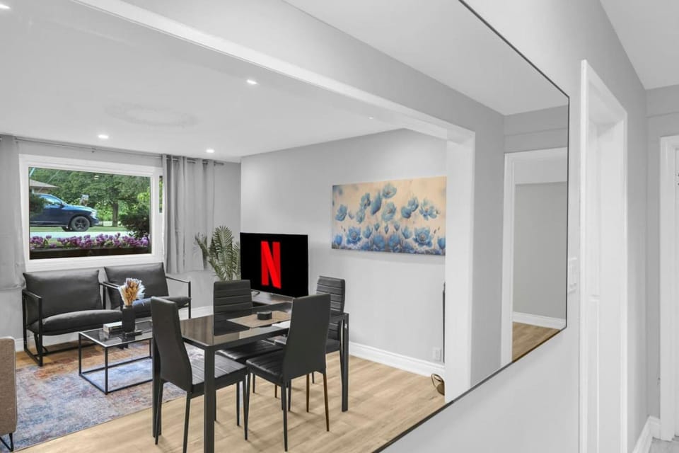 TV and multimedia, Seating area