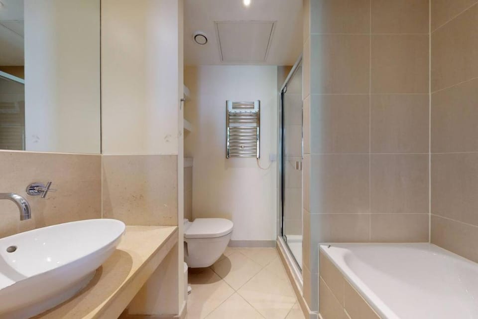 Shower, Toilet, Bathroom, Bath, towels