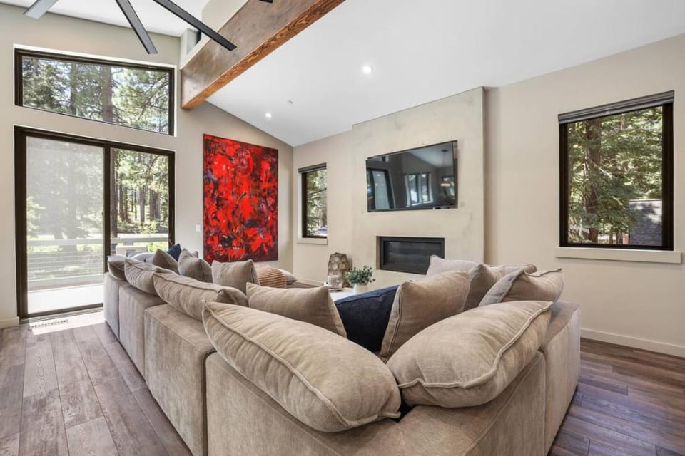 Song of the Sierras - 4 Bed, 4 Bath Luxury Tahoe Home House in South Lake Tahoe