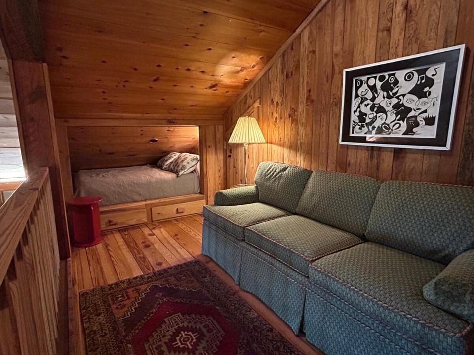 Dreamy 3BR Pondside Home with Nature Trails House in Georgia