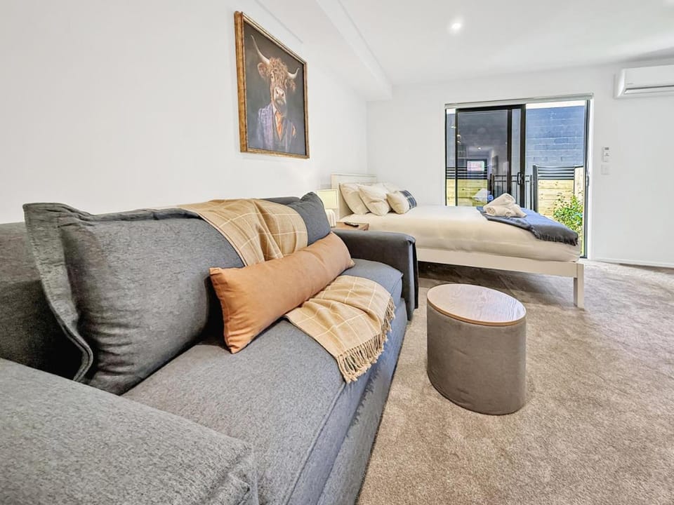 Cozy Studio with Private Yard in Christchurch CBD Apartment in Christchurch