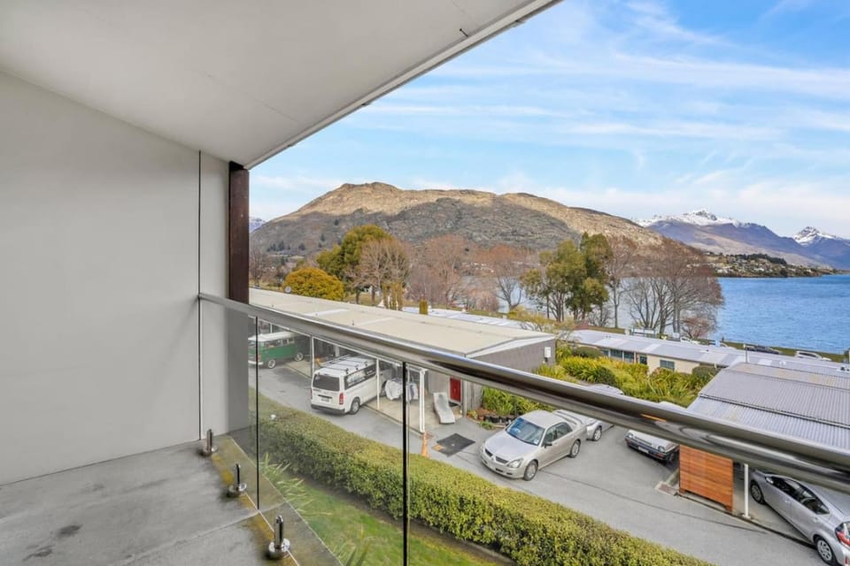 Balcony/Terrace, Lake view