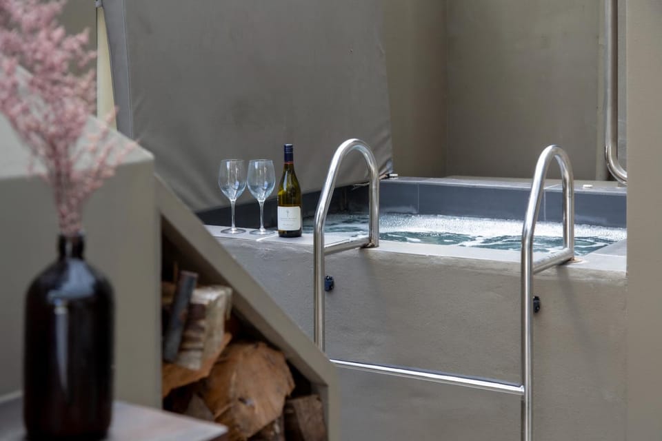 Hot Tub, Hot Tub
