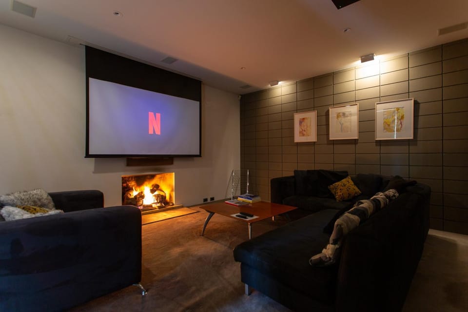 Communal lounge/ TV room, TV and multimedia