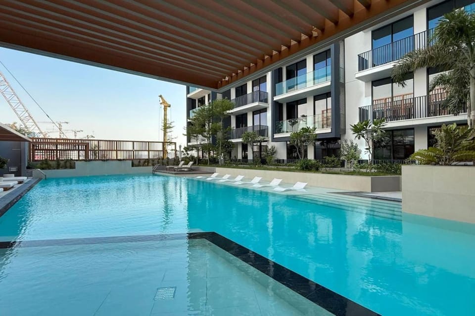Swimming pool, sunbed