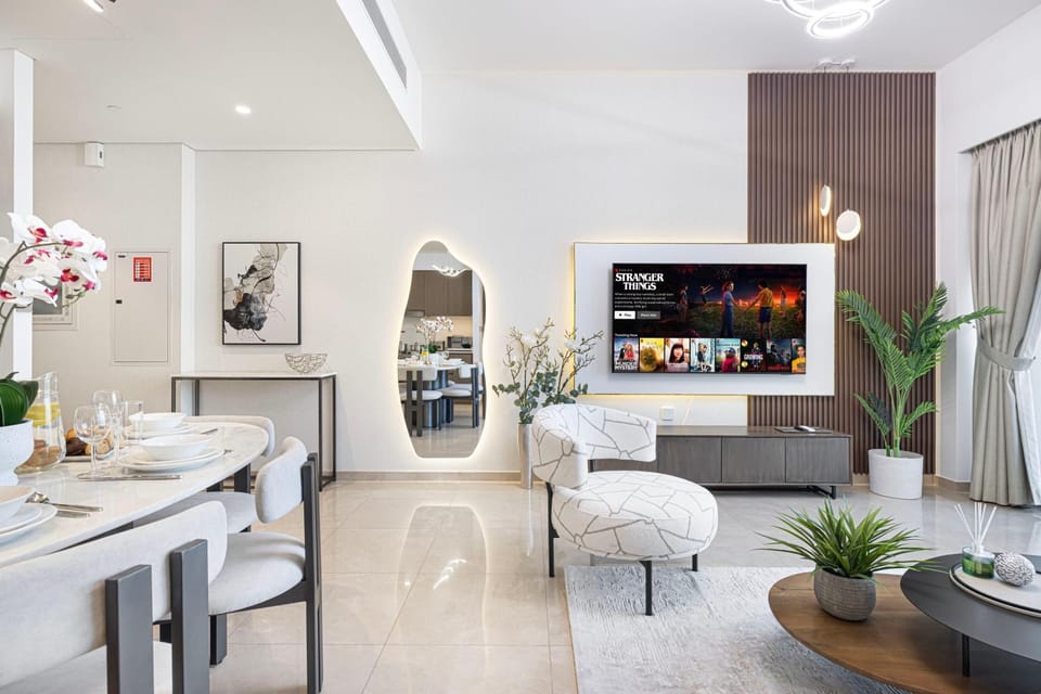 TV and multimedia, Living room, Seating area, Dining area