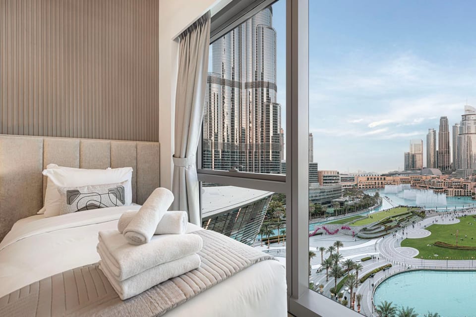 Bed, View (from property/room), Bedroom, City view, Landmark view, towels
