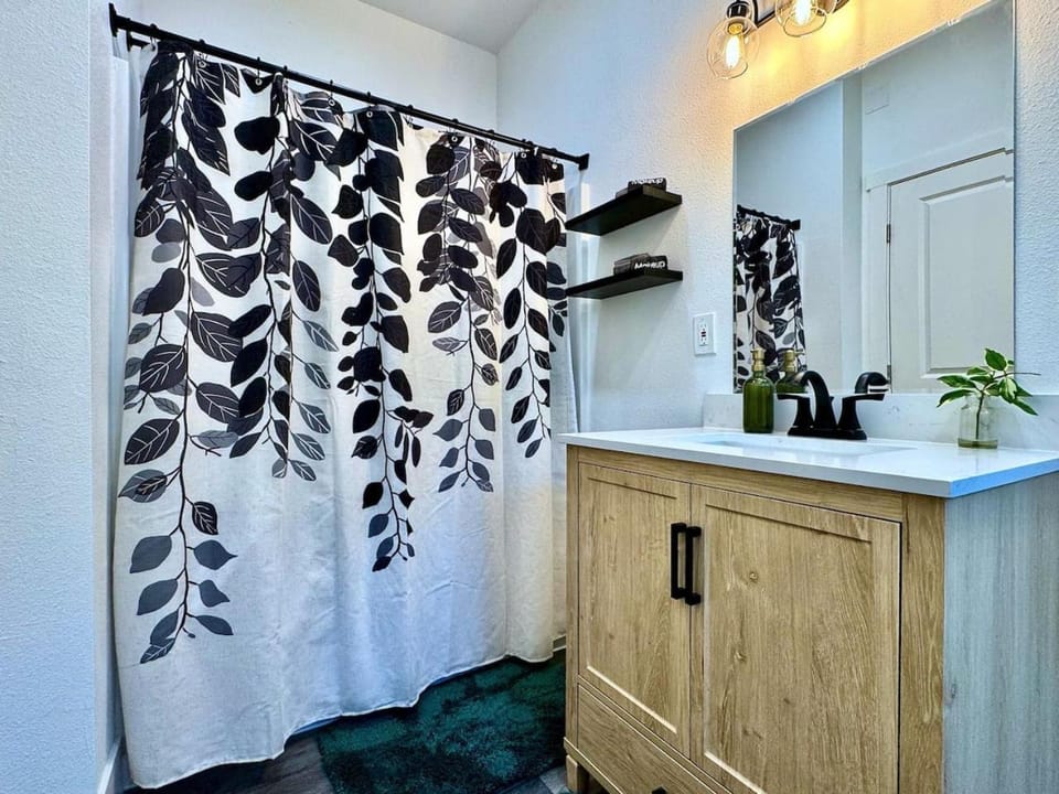 Pool Remodeled 4 Bedroom Carmichael Home House in Arden-Arcade