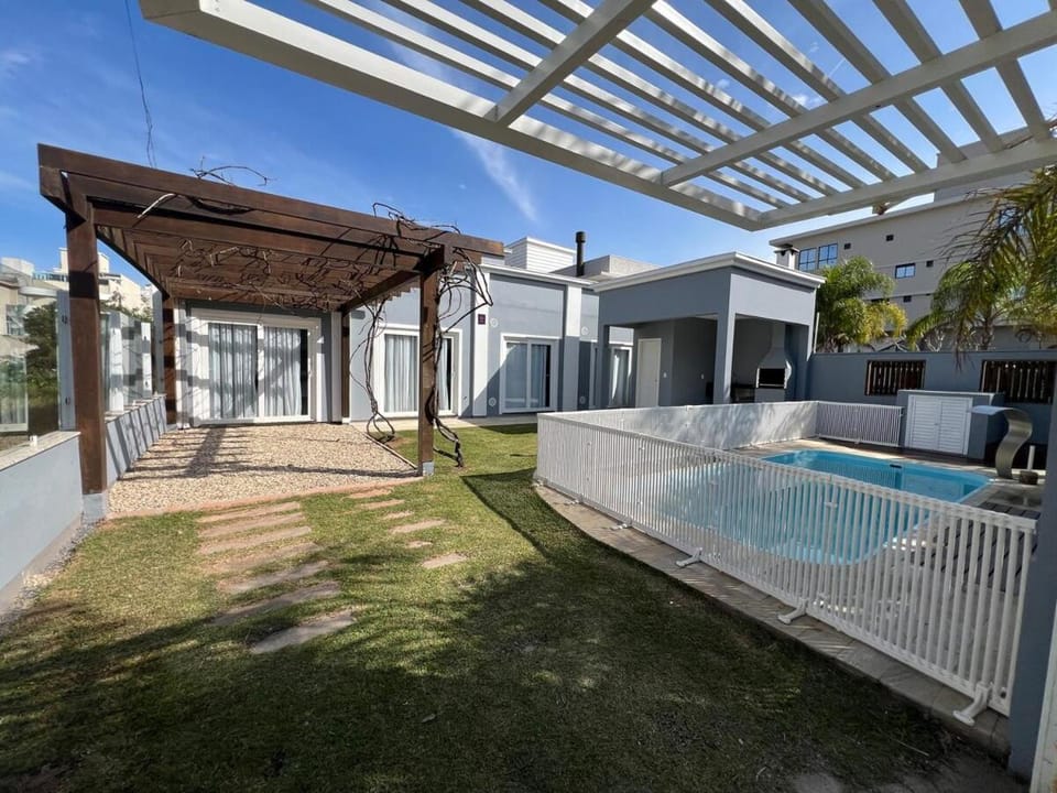 Casa Amendoeira a 200m da Praia de Mariscal House in Bombinhas