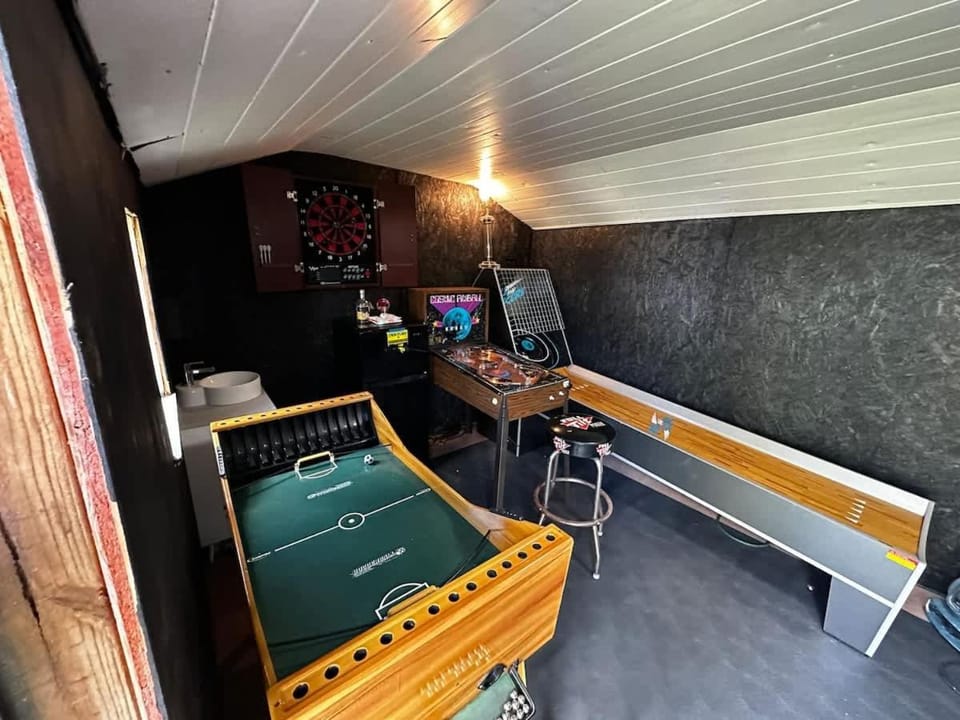 Farmhouse Oasis w Pool Heated Spa Treehouse and Game Room Located Centrally off I-4 House in Plant City