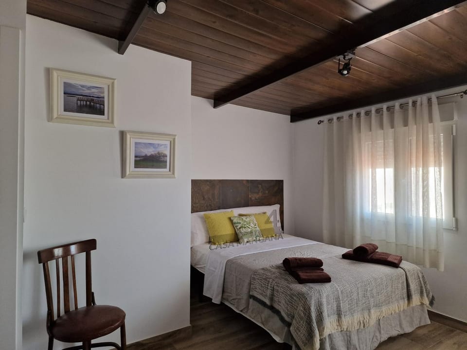 Bed, Balcony/Terrace, Photo of the whole room, City view, Street view, heating, air conditioner