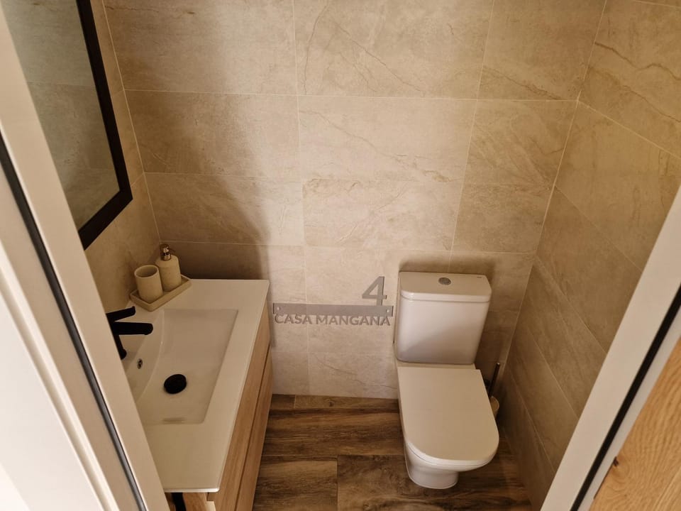 Toilet, Photo of the whole room, heating