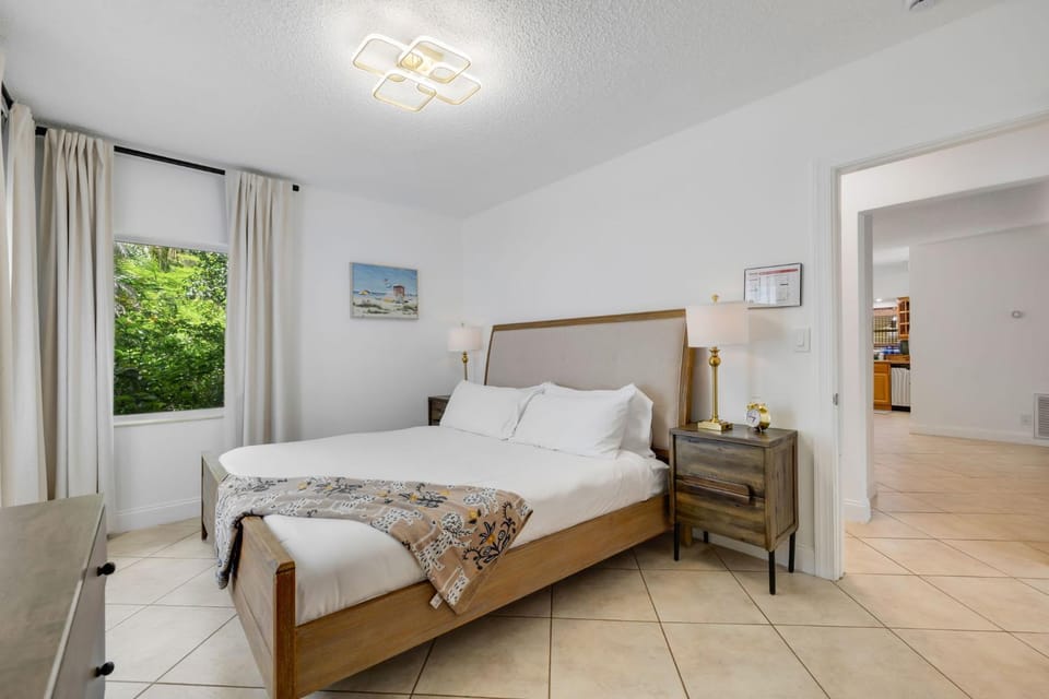 Cozy Dania Beach House with Fenced Backyard House in Dania Beach
