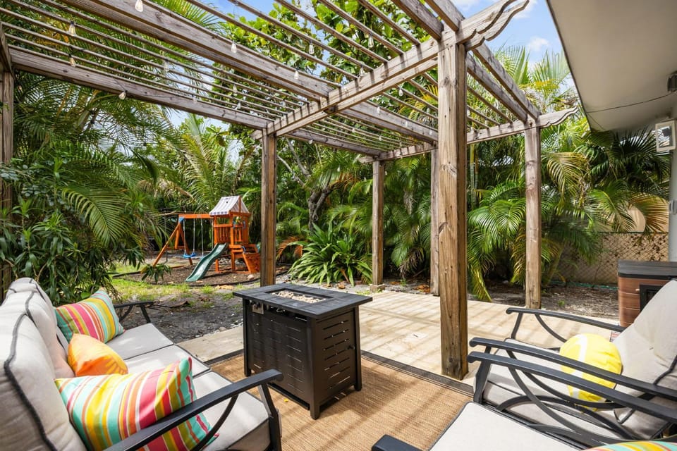 Cozy Dania Beach House with Fenced Backyard House in Dania Beach