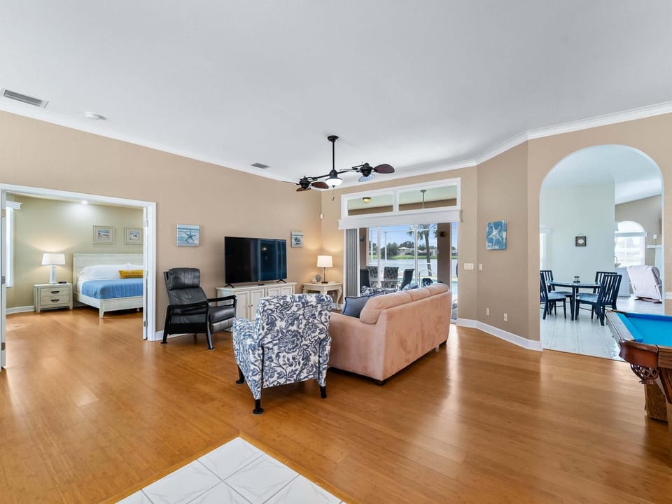 Family Lake front Getaway Heated Pool Dock House in North Port