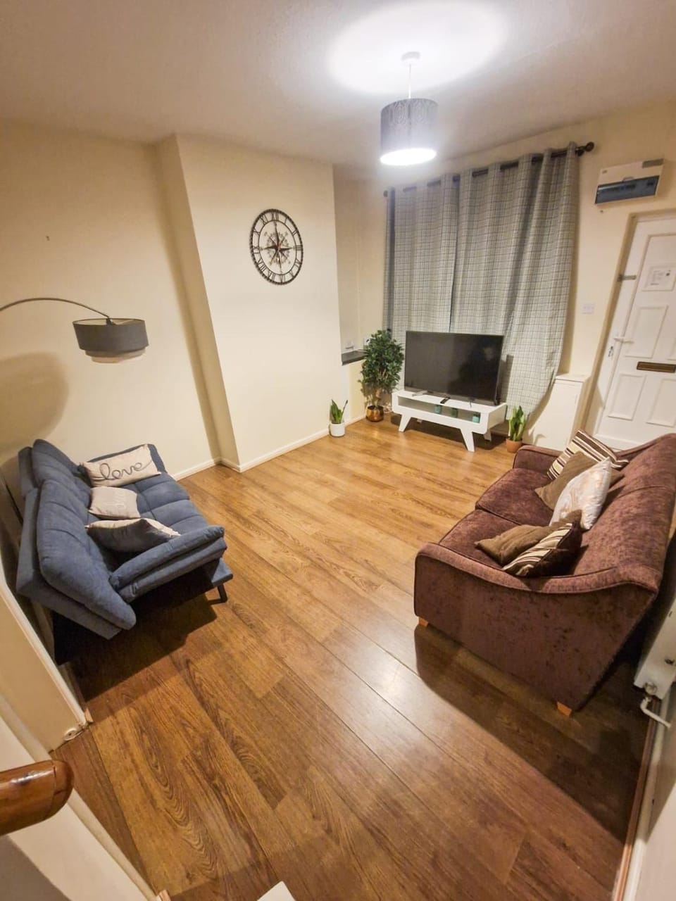 Leyland Town Centre Quiet Hub 2 bedroom 4 beds superfast WIFI free parking close to station and High Street Apartment in West Lancashire District