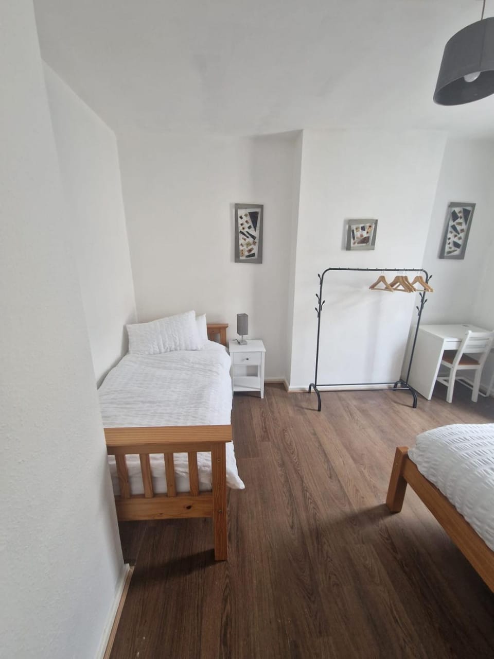 Leyland Town Centre Quiet Hub 2 bedroom 4 beds superfast WIFI free parking close to station and High Street Apartment in West Lancashire District